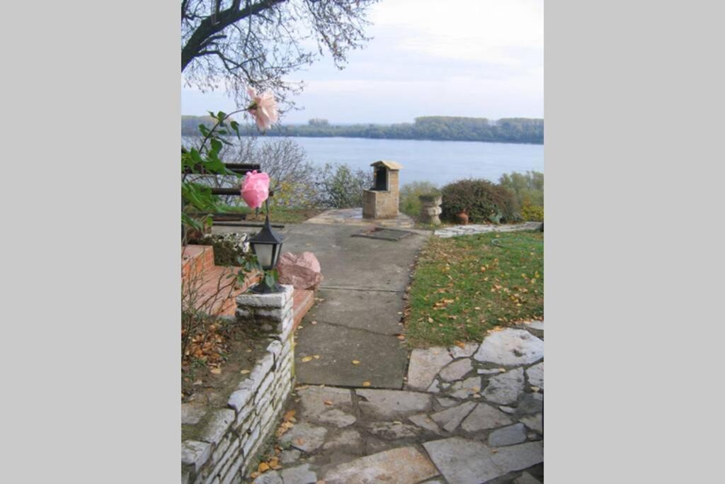 Villa Kornelija Stari Slankamen Esterno foto